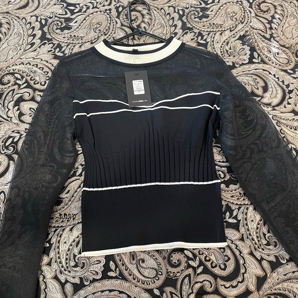 Cute black and white Fashion Nova top with sheer sleeves.